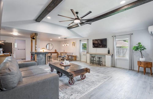 Central Oklahoma City Apartment | 1BR Holiday Apt | Full Kitchen + King Bed #14B