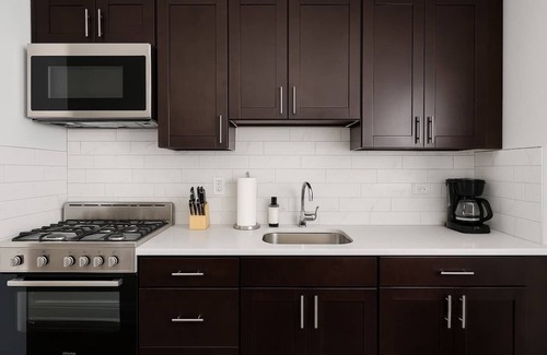 Irving Park East Apartment | 1BR Homey Apt in Irving Park