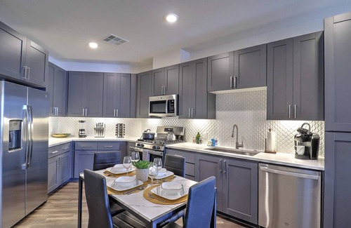 North Scottsdale Airpark Condo | 1BR >Kierland Commons>Family-Friendly>Pool & Gym