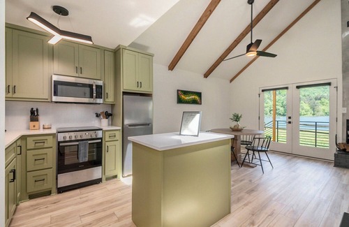 Hiawassee Cabin | 1BR + Loft Lake Chatuge Cabin w/Mountain Views! (Green Cabin)