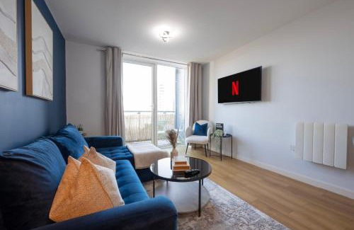 Gillingham Apartment | 1BR - Stunning 5th-Flr Views - Sleeps 4 - Parking