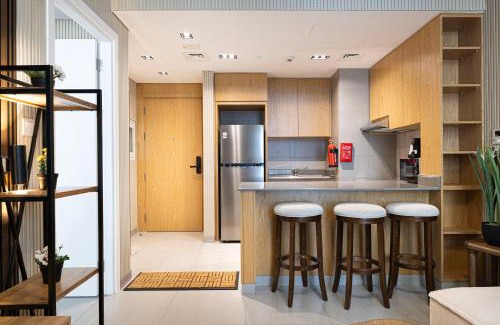 Sharjah Apartment | 1BR The Wanderer Private Home in Sharjah