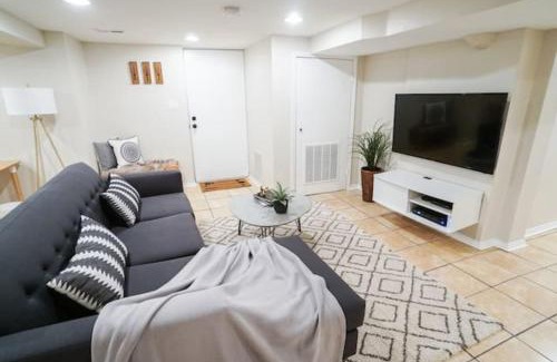 Chicago Apartment | 1BR Trendy Basement Apt with Laundry & Parking - Central Trendy