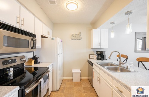 Table Rock Condo | 1BR WALK-IN~Pet Friendly ~ Resort Amenities ~ Fishing ~ FREE TICKETS INCLUDED! (PR42-16)