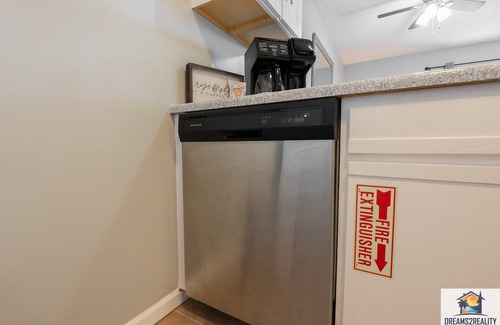 Table Rock Condo | 1BR WALK-IN~Pet Friendly ~ Resort Amenities ~ Fishing ~ FREE TICKETS INCLUDED! (PR42-16)