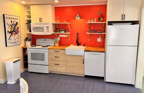 Bradenton Beach Cottage | 1BR West Unit of Beach to Bay Cottage.just 100 feet from Gulf Beach!