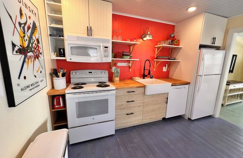 Bradenton Beach Cottage | 1BR West Unit of Beach to Bay Cottage.just 100 feet from Gulf Beach!