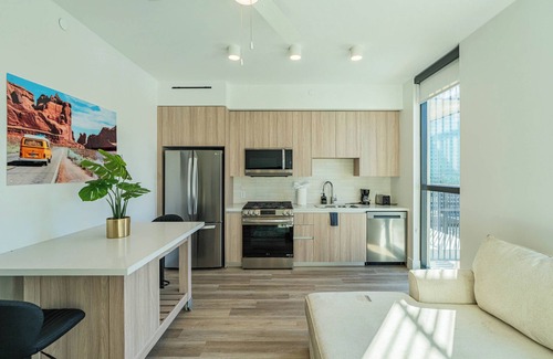 Roosevelt Apartment | 1BR1BA Suite w/Pool, Gym & Rooftop w/City Views