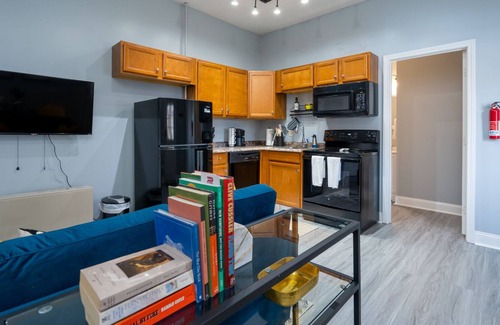 Manchester Apartment | 1st Floor Apt - Walk to Downtown