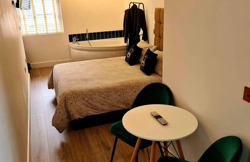 Islington Hotel | 1st floor luxury large jacuzzi ensuite - Angel, N1