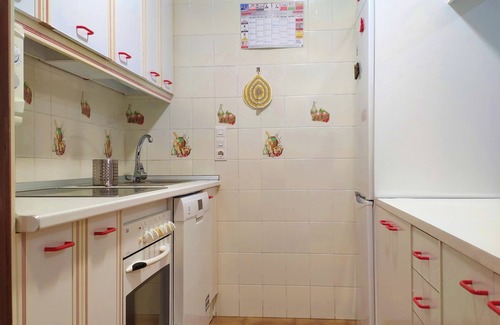 Velilla-Taramay Apartment | 1st line of the beach. Air conditioner. Pool. Tennis. Free WIFI