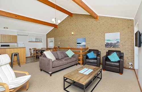 Port Elliot House | 2/16 Strangways - Ocean Views