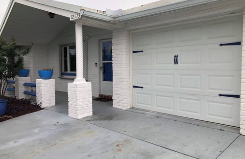 Port Richey House | 2/2 Canal Front w/10,000 covered boat lift and floating dock.