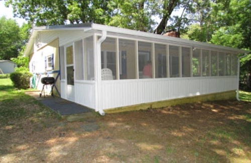 Martin House | 2-209C - Coopers Cozy Cabin ^ Lake Hartwell ^ WIFI ^ Pets Welcome