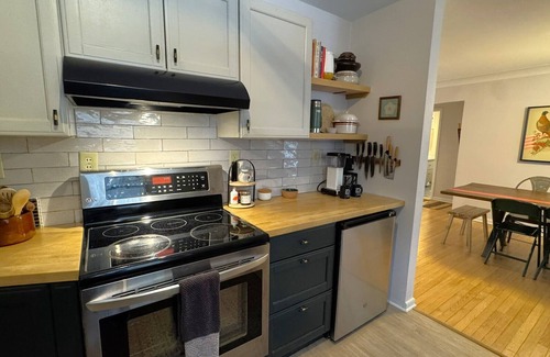 Harbert House | 2-3 nt min Serene Wooded lot fire pit hot tub screened porch