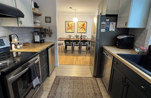 Harbert House | 2-3 nt min Serene Wooded lot fire pit hot tub screened porch