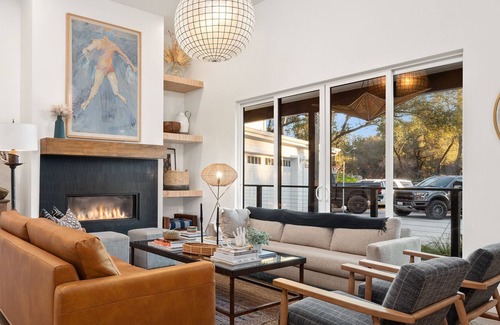 Loomis House | 2-acre Modern Boho Creekside Country Retreat (sleeps 14)