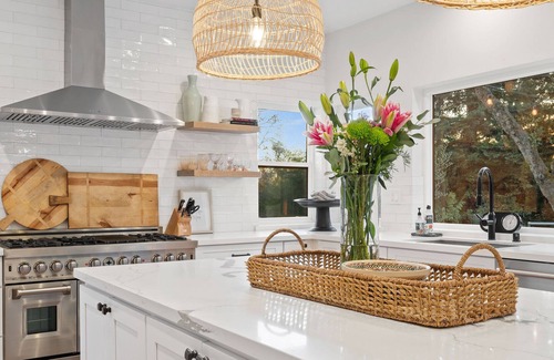 Loomis House | 2-acre Modern Boho Creekside Country Retreat (sleeps 14)