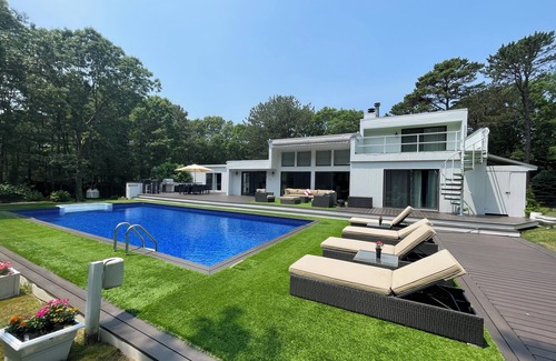 East Quogue House | 2 Acres Gated Estate W/Pool,Hot Tub, Tennis, Basketball, Garden, Beach, Dog OK