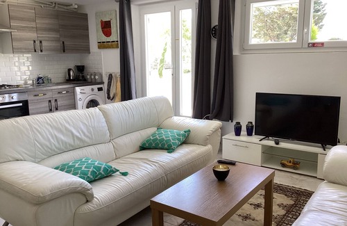 Villelongue-de-la-Salanque Apartment | 2 bedroom ground floor modern apartment 4km beach