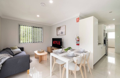 Rocklea Apartment | 2 Bdr Apt! Next to Park! Clean and Peaceful! 273B2