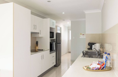 Rocklea Apartment | 2 Bdr Apt! Next to Park! Clean and Peaceful! 273B2