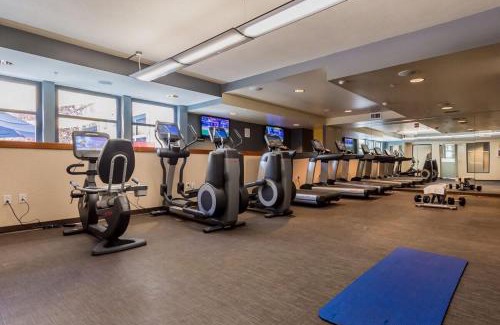 Mammoth Lakes Apartment | 2 BDR Family Resort Condo with Pool Lounge & Mountain Views