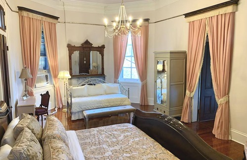 Faubourg Marigny Bed & Breakfast | 2-bdrm. king balcony suite, cont'l breakfast one block from Fr Quarter and Frenchmen. Sleeps 6