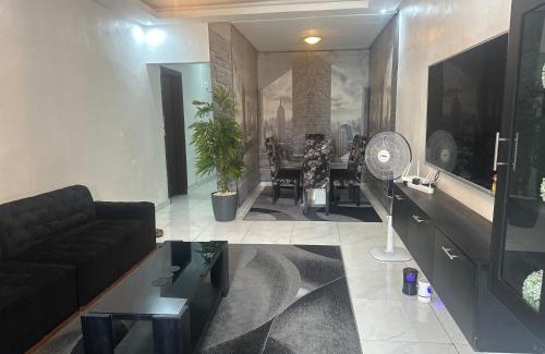 Akouedo Apartment | 2-Bed 1-Bath - Sleeps 4 with Parking