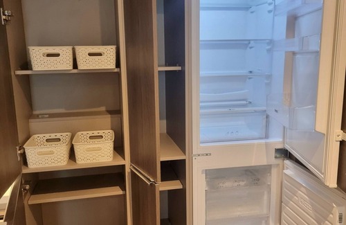 Greenwich West Apartment | 2-bed 2-bath Greenwich Apartment with balcony & lift