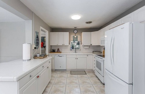 Flor-a-mar House | 2 BED 2 Bath HOME ON THE WATER - HEATED POOL ~ SUPs ~ KAYAKS ~ FISHING POLES!