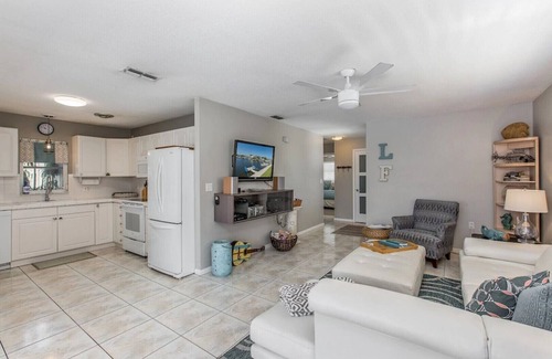 Flor-a-mar House | 2 BED 2 Bath HOME ON THE WATER - HEATED POOL ~ SUPs ~ KAYAKS ~ FISHING POLES!
