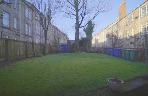 Paisley Apartment | 2 Bed Apartment close to Glasgow Airport, RAH Hospital and University.