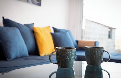 Paisley Apartment | 2 Bed Apartment close to Glasgow Airport, RAH Hospital and University.