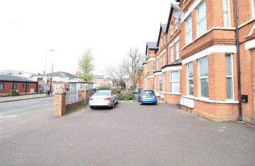 New Lodge Apartment | 2-bed Apartment in Belfast Near City Centre