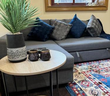 Bellahouston House | 2-Bed Cottage Sleeps 4 10 mins to Glasgow Centre
