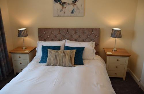 Tibshelf House | 2-Bed Cottage - Sleeps4 - Garden - Bbq