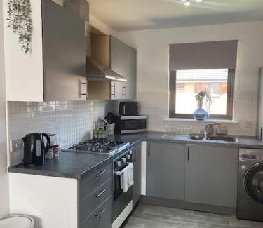 East End Apartment | 2 Bed Entire Upper Cottage Flat in Central Glasgow