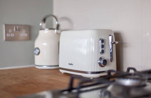 Shepherd's Bush Apartment | 2 Bed Flat near Westfield London