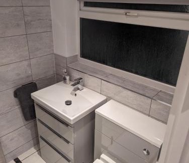 Newark House | 2 Bed House - Garden & Excellent Wifi