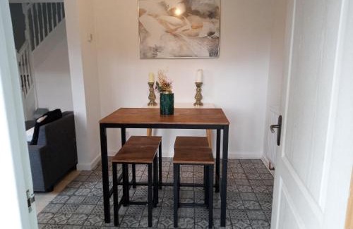 Bolton House | 2 Bed House - Sleeps 4 - Pets - Garden - Parking