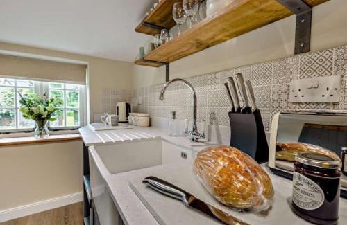 Barnstaple House | 2 Bed in Barnstaple 5mls N 93023