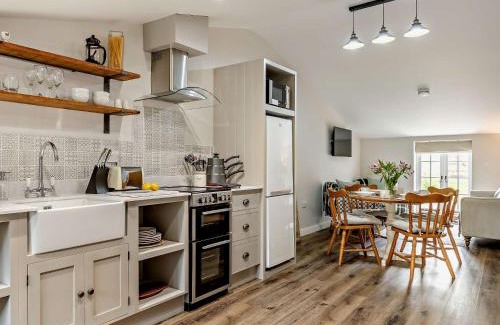 Barnstaple House | 2 Bed in Barnstaple 5mls N 93025