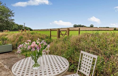 Barnstaple House | 2 Bed in Barnstaple 5mls N 93025