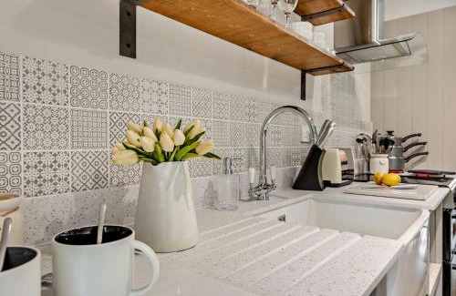 Barnstaple House | 2 Bed in Barnstaple 5mls N 93025