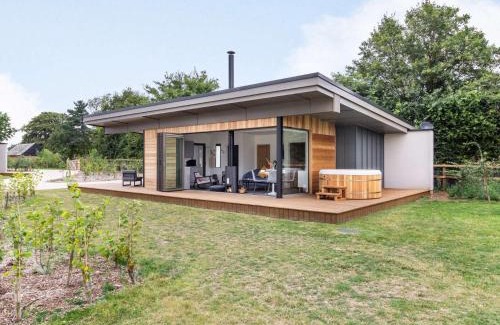 Colchester House | 2 Bed in East Bergholt 82397