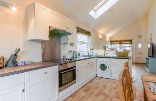 Cowes House | 2 Bed in Gurnard 73374