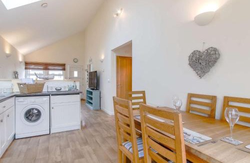 Cowes House | 2 Bed in Gurnard 73374