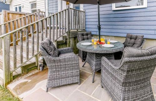 Cowes House | 2 Bed in Gurnard 73374