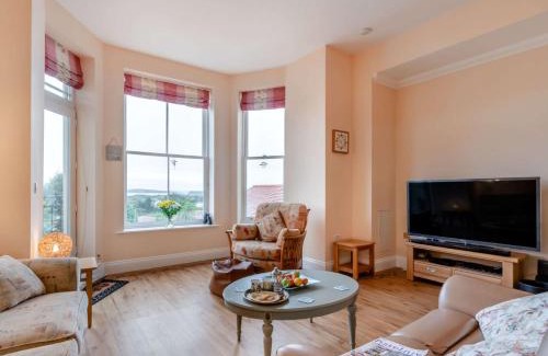 Tenby House | 2 Bed in Tenby 89981